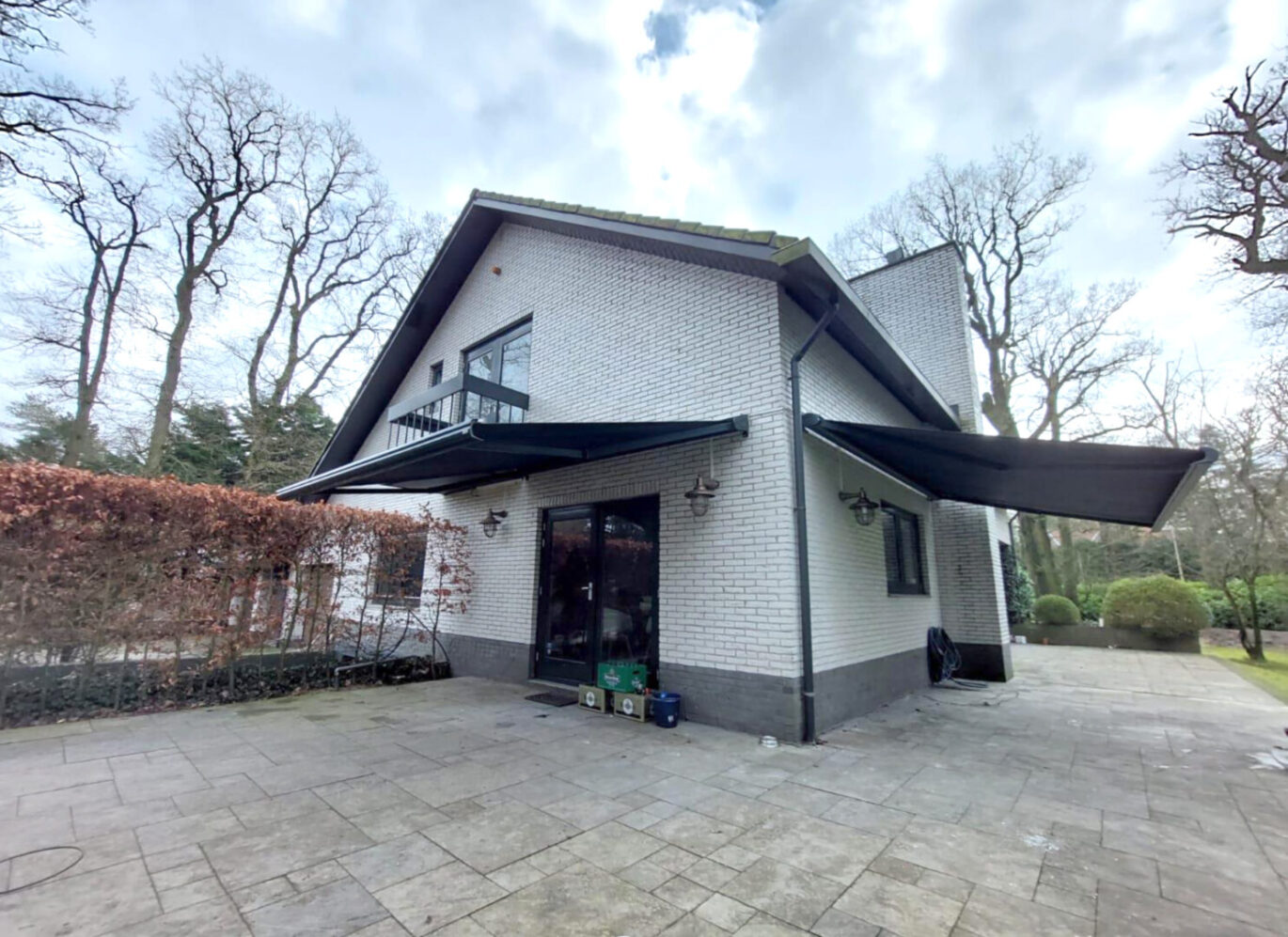 Byzon zonneschermen aan een woning