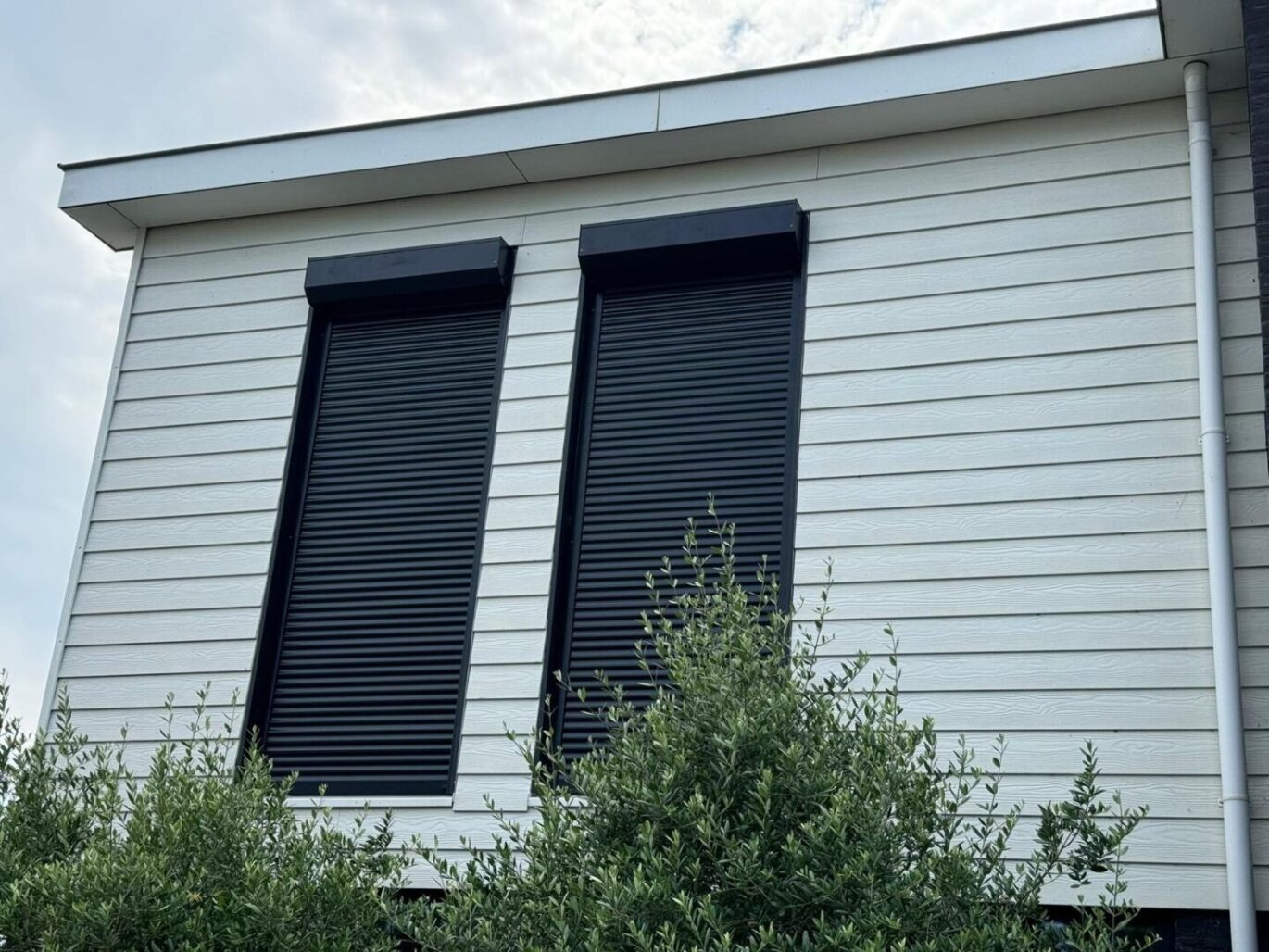 Byzon rolluiken zwart Zwaag 2
